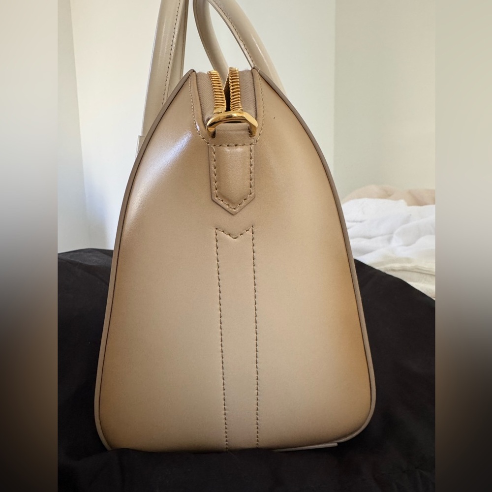 Givenchy Antigona Small in Dust Grey - Picture 5 of 8